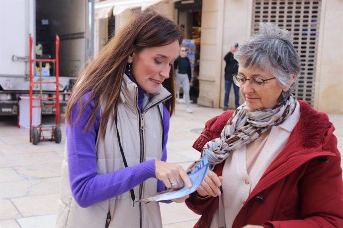 Elisa Pérez de Siles, portavoz del PP de Málaga, explica la campaña de su partido para animar a los vecinos a sumarse al proyecto de la Catedral