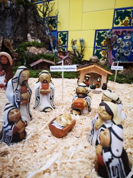 León acoge una exposición benéfica de un centenar de pequeños Belenes del mundo