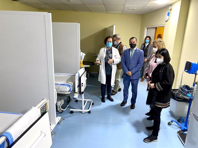 La ministra de Sanidad, Carolina Darias, en una visita a las obras del nuevo hospital de Melilla