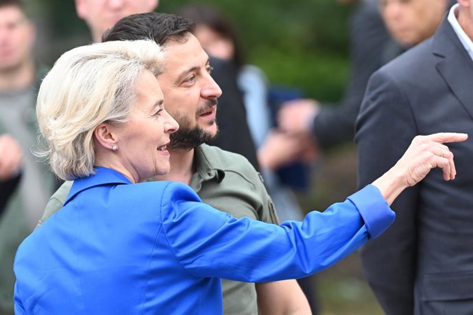Archivo - Arxivo - La presidenta de la Comissió Europea, Ursula von der Leyen, i el president d'Ucrana, Volodimir Zelenski 