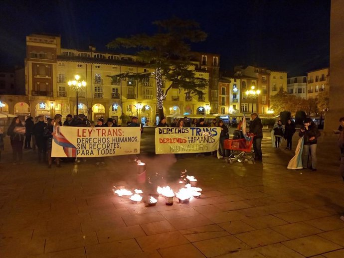 Una concentración en Logroño pide la aprobación de la Ley Trans estatal
