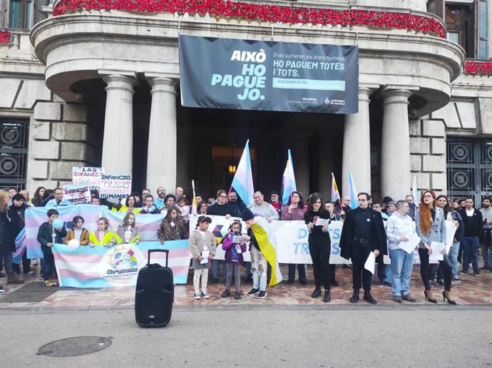 Entidades LGTBI+ exigen al Gobierno que apruebe "de una vez por todas" la Ley Trans: "Ya nos hemos escondido demasiado"