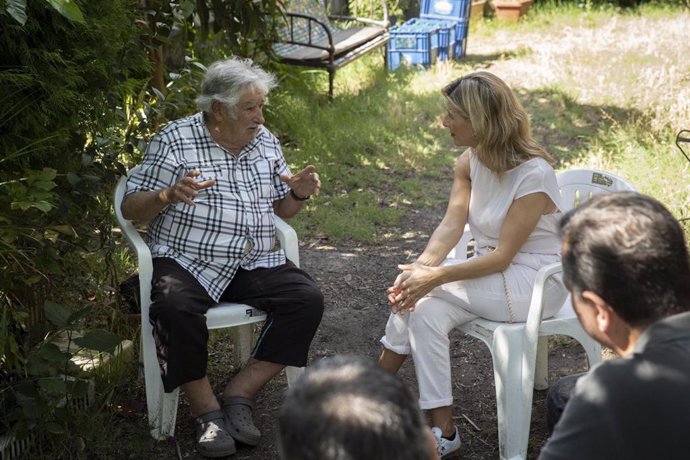 El expresidente de Uruguay, Pepe Mujica, y la vicepresidenta segunda del Gobierno, Yolanda Díaz.