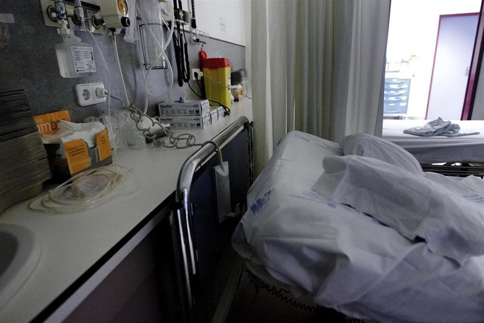 Archivo - Cama de hospital