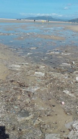 Toallita en la playa de Los Lances.