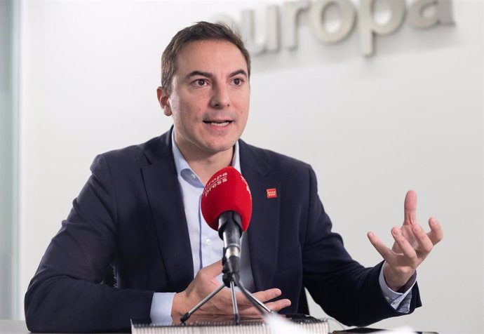 El secretario general del PSOE de Madrid, Juan Lobato, durante una entrevista de Europa Press, a 7 de diciembre de 2022, en Madrid (España). Juan Lobato es secretario general del PSOE-M desde octubre de 2021 y portavoz del Grupo Parlamentario Socialista