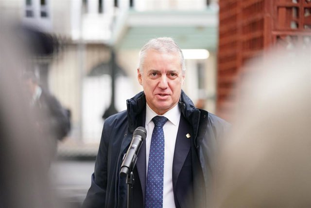 El lehendakari, Iñigo Urkullu, ofrece declaraciones a su llegada al Parlamento Vasco, a 9 de diciembre de 2022, en Vitoria-Gasteiz, Álava
