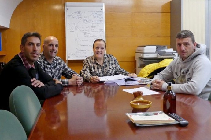 Isabel Urrutia reunida con representantes del comité de empresa del SEMCA