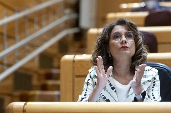 Archivo - La ministra de Hacienda y Función Pública, María Jesús Montero, interviene en una sesión de control al Gobierno en el Senado, a 24 de mayo de 2022, Madrid (España). El Grupo Parlamentario Nacionalista pide hoy al Ejecutivo "una valoración" sob