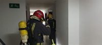 Dos personas afectadas por inhalación de humo en Málaga tras incendiarse su cocina