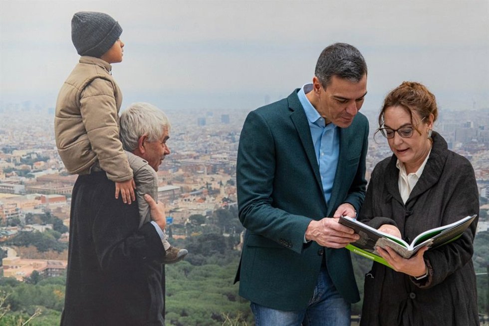 Archivo - El presidente del Gobierno, Pedro Sánchez, en una visita a la Fundació Pasqual Maragall con la presidenta, Cristina Maragall