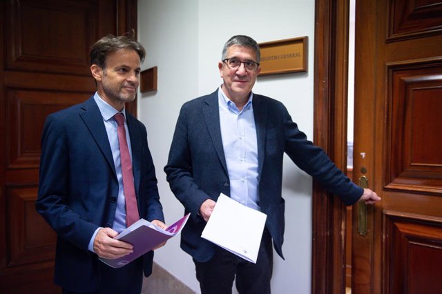 El portaveu del PSOE al Congrés, Patxi López, i el president del grup parlamentari d'Unides Podem al Congrés, Jaume Asens, al Congrés dels Diputats