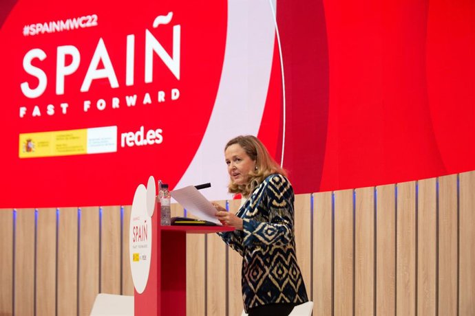 Archivo - La vicepresidenta primera y ministra de Asuntos Económicos y Transformación Digital, Nadia Calviño, interviene en la inauguración del Mobile World Congress 2022, en Gran Via de Fira de Barcelona, a 28 de febrero de 2022, en L'Hospitalet de Llo