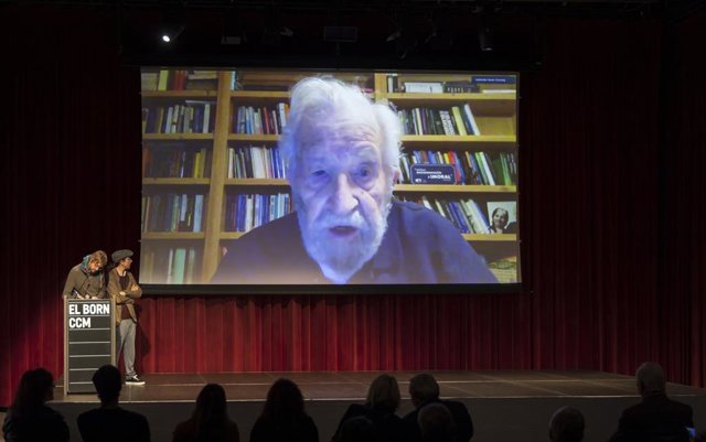 Chomsky durant el seu discurs