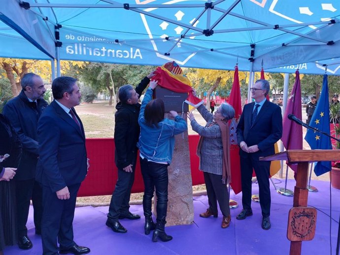 Una placa en el Parque de Aviación recuerda a los vecinos de Alcantarilla que fueron víctimas de ETA