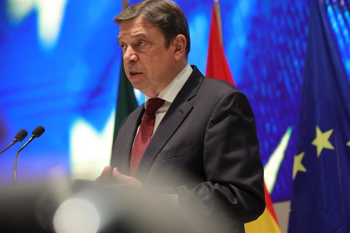 El ministro de Agricultura, Pesca y Alimentación, Luis Planas, y la ministra de Agricultura y Alimentación de Portugal, informa tras una reunión en la que han firmado un convenio, en la sede del Ministerio, a 7 de diciembre de 2022, en Madrid (España). 