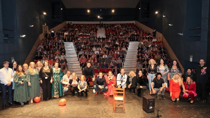 Los mayores de Torrox vuelven a demostrar sobre las tablas que son 'Eternamente Jóvenes'.