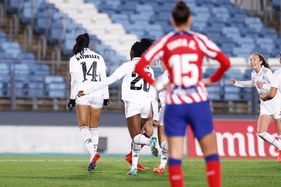 Kathellen Sousa celebra su gol en el derbi Real Madrid-Atlético de Madrid de la Finetwork Liga F 2022-2023