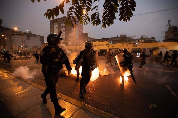 09 December 2022, Peru, Lima: Clashes between police and demonstrators during the third day of demonstrations for the release of former Peru's President Pedro Castillo. Peru's Congress voted Wednesday to remove Castillo from office and replace him with 