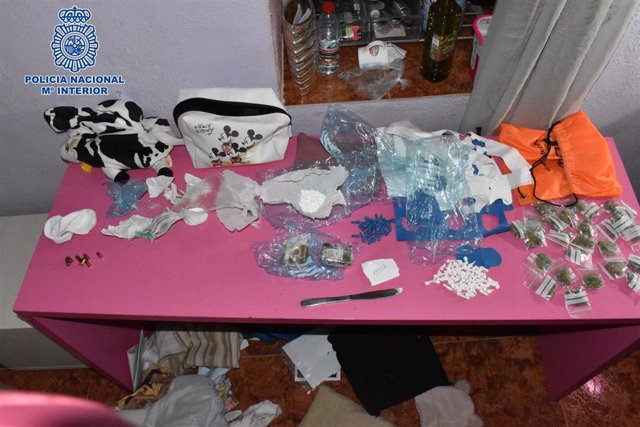 Material intervenido en la operación de la Policía Nacional en Jaén capital por la que se han detenido a siete personas por un presunto delito de tráfico de drogas