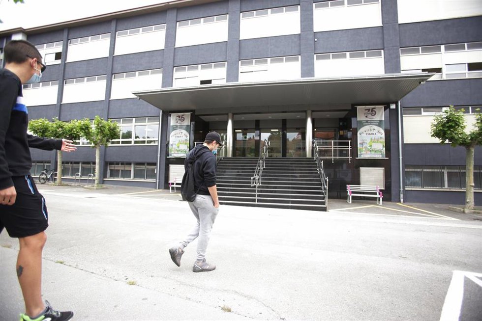 La patronal de enseñanza privada Acade defiende el derecho de la familias a disfrutar de becas como las Ayuso