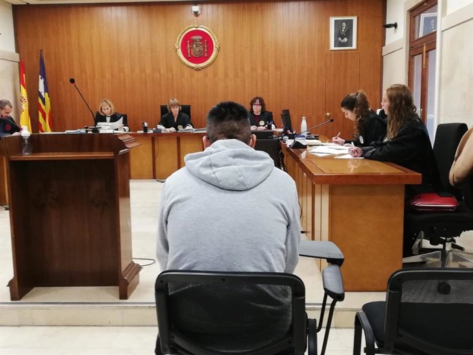 El acusado de violar a la hija de su expareja en Palma.