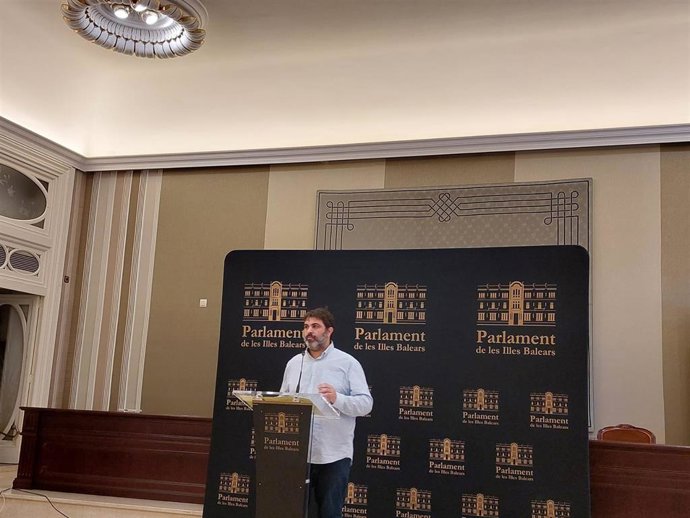 El portavoz parlamentario de MÉS per Mallorca, Josep Ferr, en rueda de prensa.