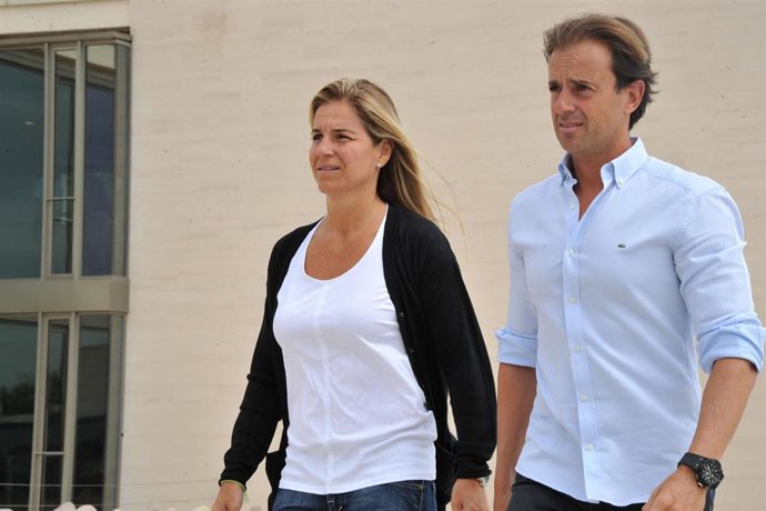 Archivo - Arantxa Sánchez Vicario y Josep Santacana en una imagen de archivo.