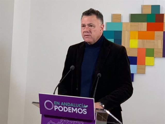 El diputado de Podemos Andalucía Juan Antonio Delgado, en rueda de prensa.