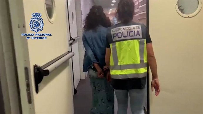 La Policía Nacional ha detenido a doce personas en Madrid, Sevilla, Toledo, Alicante y Burgos por gestionar en España una plataforma online de captación de inversiones falsas en criptomonedas.