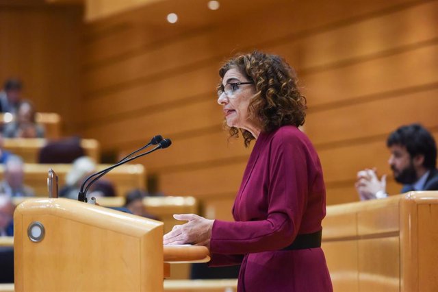 La ministra de Hacienda y Función Pública, María Jesús Montero, interviene durante el debate de los Presupuestos Generales del Estado (PGE) en el Senado, a 12 de diciembre de 2022, en Madrid (España). Tras su aprobación en el congreso el pasado 24 de novi