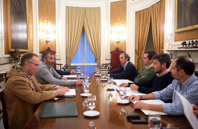 Pizarro en la Mesa Provincial de la Caza y la Actividad Cinegética.