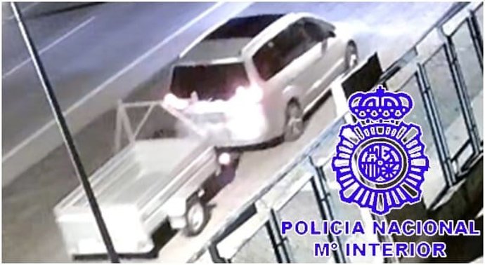 Imagen del vehículo con el remolque sustraído.