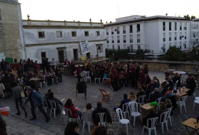 Zambomba en la plaza de la Catedral de Jerez.