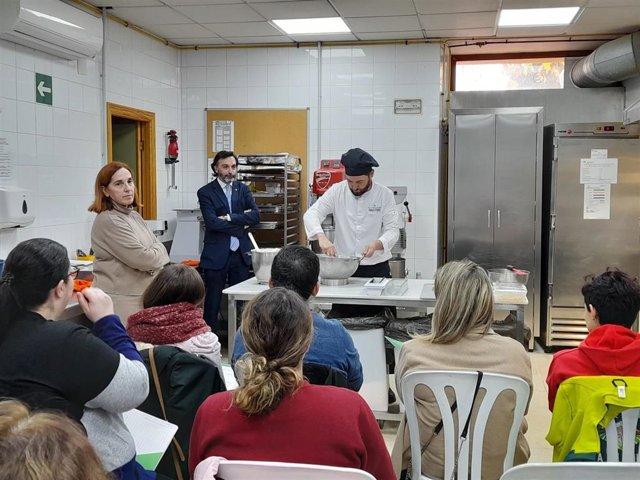 Vsita a la primera de las píldoras formativas impartida en la Escuela La Lajguna