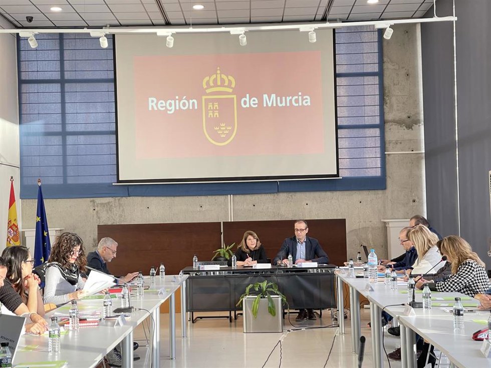 Reunión de los representantes de la Consejería con los sidnicatos