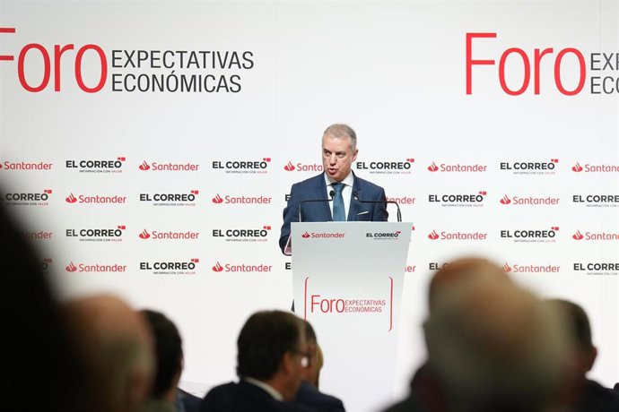 El Lehendakari, Iñigo Urkullu, interviene durante el Foro Expectativas Económicas, en el Palacio Euskalduna, a 12 de diciembre de 2022, Bilbao, Vizcaya, País Vasco (España). 