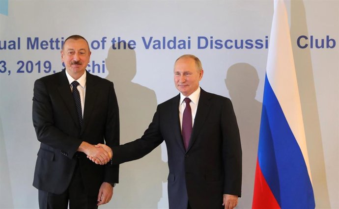 Archivo - El presidente ruso, Vladimir Putin, junto a su homólogo azerí, Ilham Aliyev.