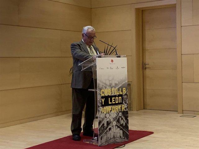 Gonzalo Santonja, durante su intervención.