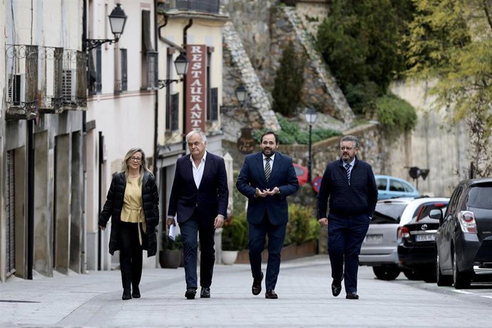 El presidente del PP de C-LM, Paco Núñez, y el vicesecretario de Institucional del PP nacional, Esteban González Pons