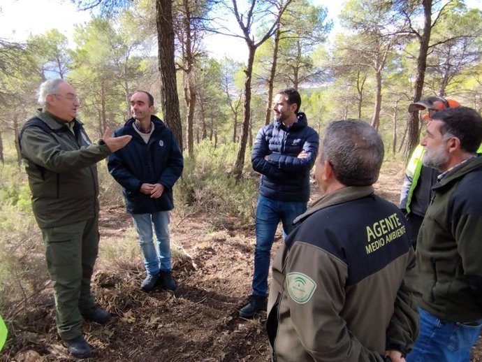 El consejero de Sostenibilidad visita el Parque Natural Sierra María-Los Vélez, en Almería.