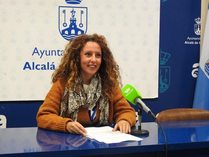 La delegada de Juventud del Ayuntamiento de Alcalá de Guadaíra, Rosa Carro, ha explicado este lunes que los talleres permiten trabajar valores como el compañerismo, la tolerancia y el trabajo en equipo.