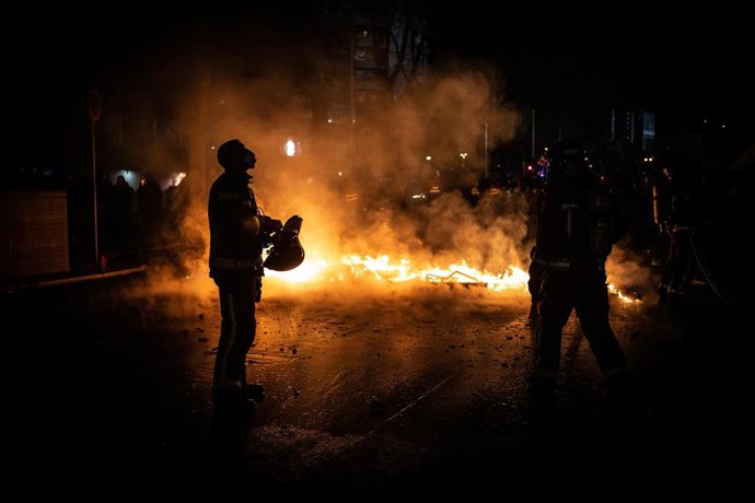 Archivo - Incidentes tras la manifestación convocada por Tsunami Democratic por el partido entre el FC Barcelona-Real Madrid en el Camp Nou, a 18 de diciembre de 2019