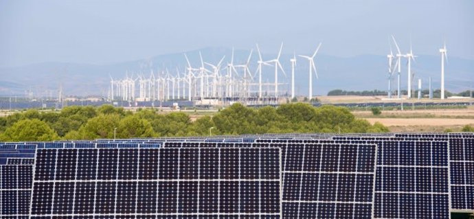 Aerogeneradores y paneles eolicos