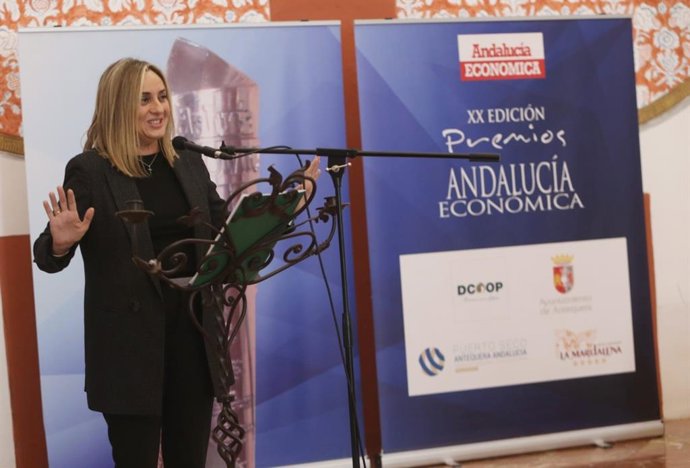 La consejera de Fomento, Articulación del Territorio y Vivienda, Marifrán Carazo, en unos premios en Antequera (Málaga).