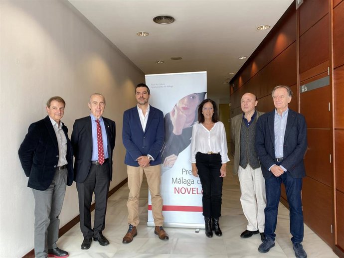 Entrega del Premio Málaga de Novela al escritor Joaquín Pérez Azaústre por su obra 'El querido hermano'