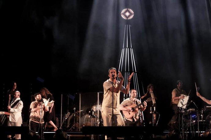 Archivo - El cantante Pucho, de Vetusta Morla, actúa en el estadio deportivo Wanda Metropolitano, a 24 de junio de 2022, en Madrid (España). La banda madrileña de indie rock presenta en directo su nuevo disco, el quinto de su carrera, llamado 'Cable a T