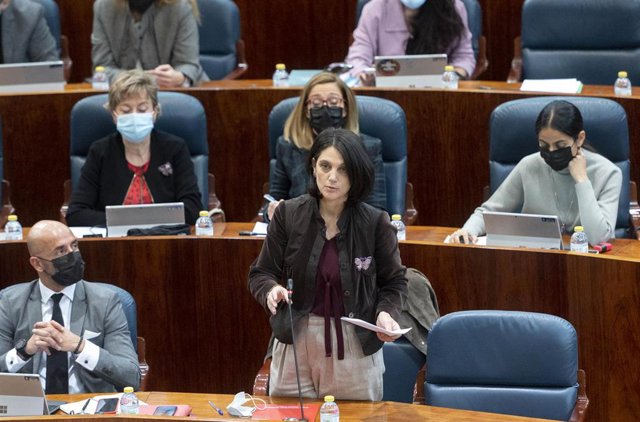 Archivo - La portavoz adjunta del PSOE, Pilar Sánchez Acera, en un pleno de la Asamblea de Madrid, a 2 de diciembre de 2021, en Madrid.