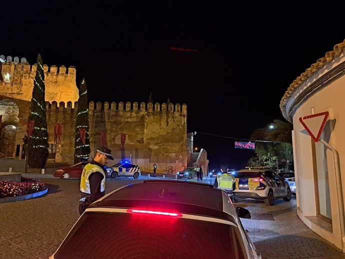 Control policial en Carmona.