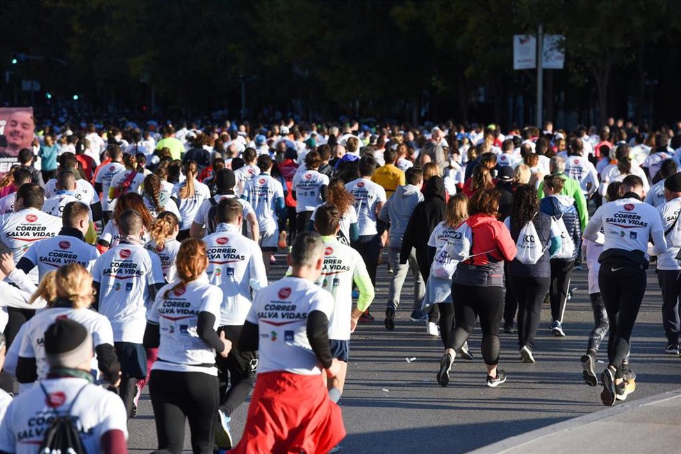Varias personas participan en la carrera Ponle Freno Madrid 2022, a 20 de noviembre de 2022, en Madrid (España). La carrera está impulsada por Atresmedia, junto a su socio estratégico Fundación AXA. Esta edición, la primera presencial tras la pandemia, 